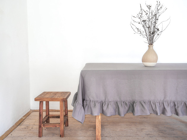 obrusy i serwetki Lniany obrus z falbanką TRUE GRAY