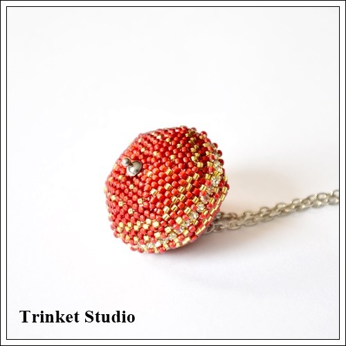 Świat Dysku - Kula szpiegula wisior czerwony Trinket Studio