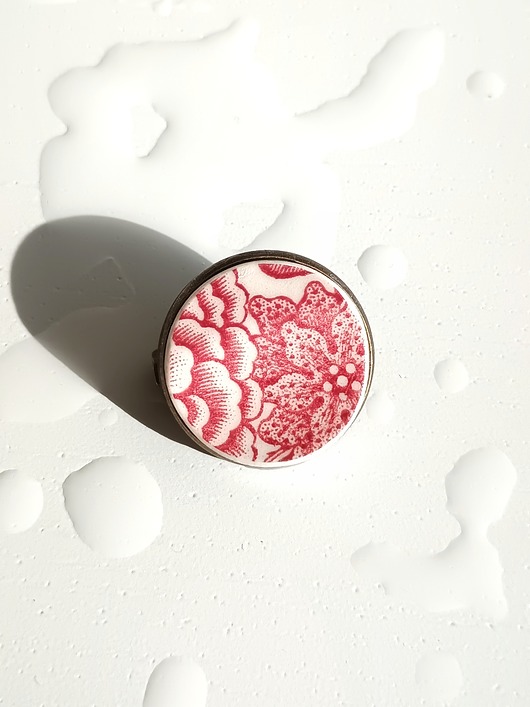 broszki Broszka z czerwonym kwiatem