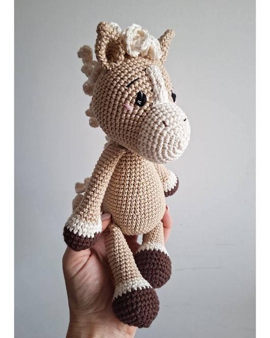 misie i maskotki Konik Mustang wykonany na szydełku