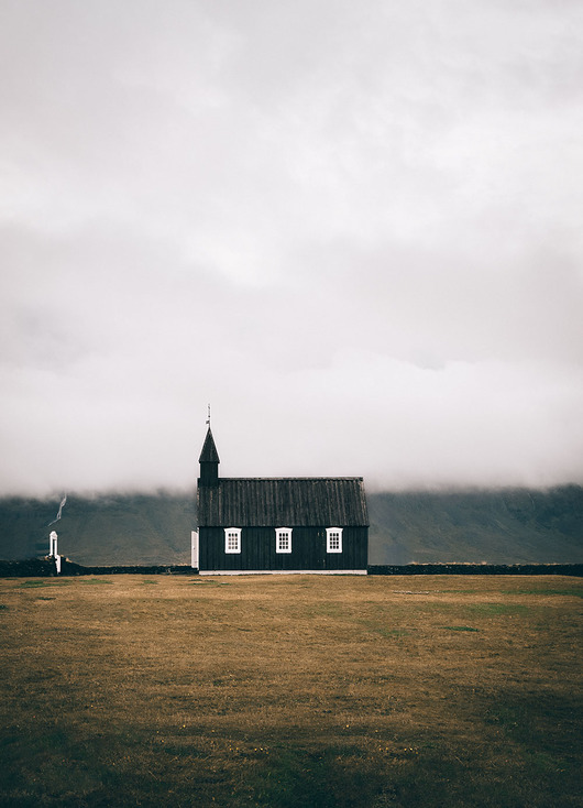 Fotografia kolekcjonerska "Czarny kościół" BITE OF ICELAND