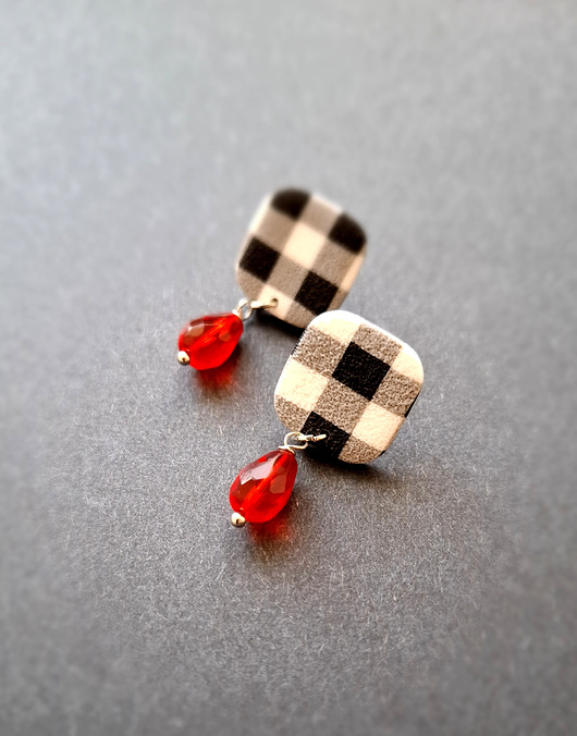 kolczyki z masy plastycznej Kolczyki mono kratka no11