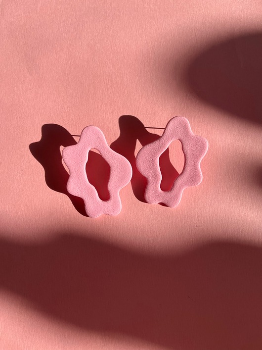 kolczyki z masy plastycznej Kolczyki sztyfty organiczny kształt wiggly lata 70