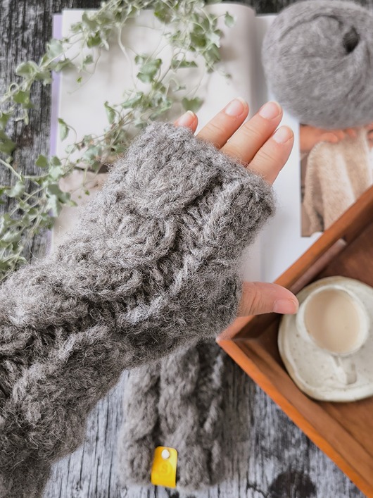 rękawiczki damskie Mitenki z alpaki z warkoczami LULLABY 100 % alpaka szare