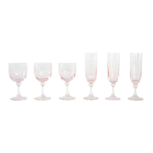 szklanki i kieliszki Komplet kieliszków różowych, francuski design, lata 70, produkcja: Francja