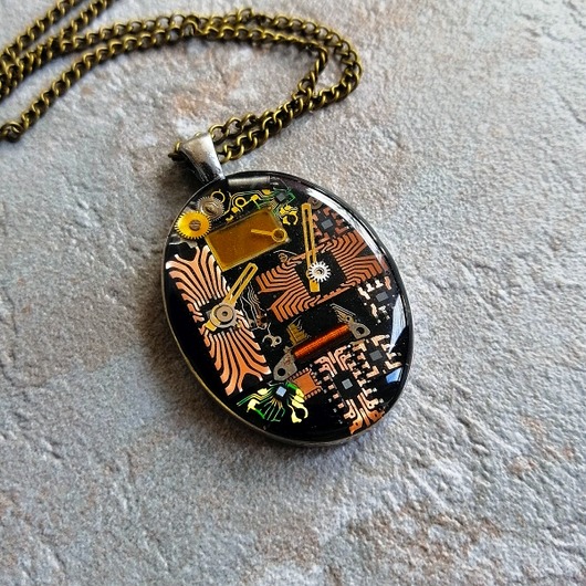 Electronic Medalion - wisior Steampunk DROBINY CZASU