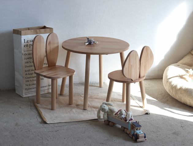 meble do pokoju dziecka Krzesełka woody + stolik okrągły  komplet