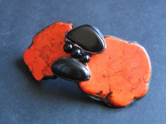 Black & orange po drugiej stronie lustra
