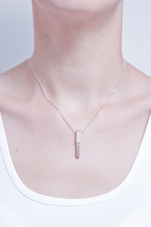 wisiorek krótki z kolekcji EDGY/ SILVER/SF Daria Siwiak Jewellery