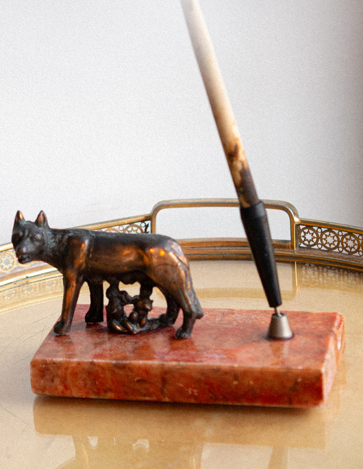 figurki i rzeźby Romulus i Remus z wilkczycą zestaw na biurko  brąz i marmur