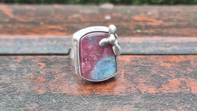 pierścionki - różne W kolorach różnych - pierścionek regulowany