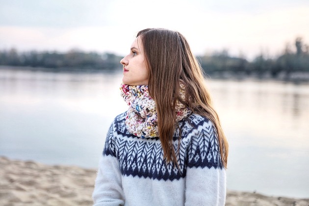 Komin Scarlett z ręcznie farbowanej wełny Holy Alpaca Knit
