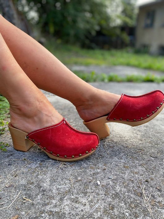 sandały i klapki damskie Drewniaki na obcasie ze skóry naturalnej i drewna