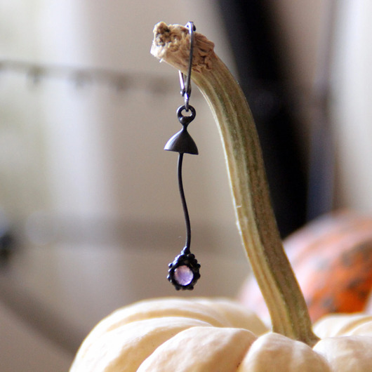 kolczyki - inne Kolczyk z motywem magicznego grzyba w stylu boho minimalistycnzym