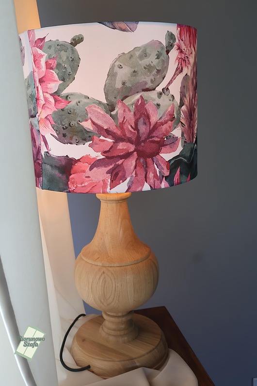 lampy stołowe Lampa stołowa drewniana z abażurem w kwiaty 