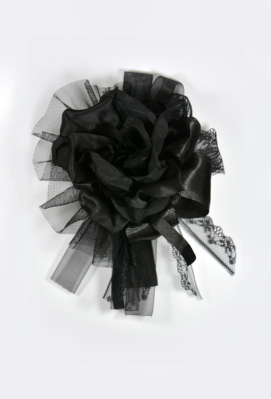 broszki Czarna broszka z jedwabną różą