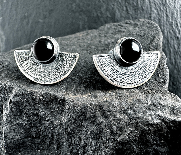 kolczyki srebrne Orientalne kolczyki wkrętki srebrne wachlarze z czarnym onyksem