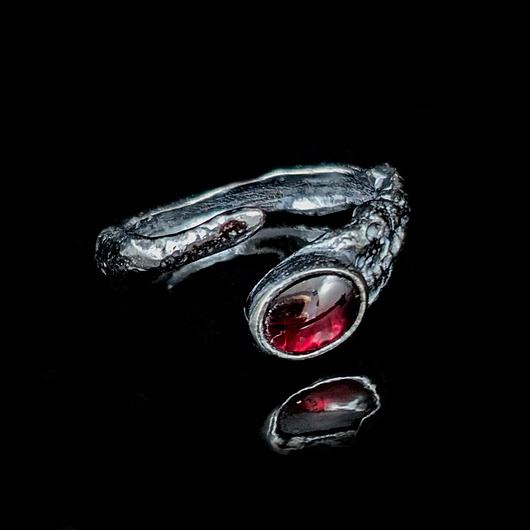 pierścionki srebrne Pierścionek Granat w kolorze wina