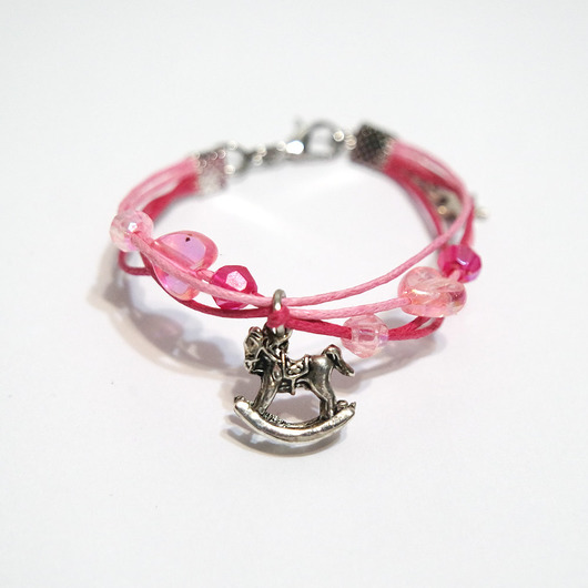 bransoletki na sznurku Bransoletka - Konik na biegunach - sznureczki, różowa