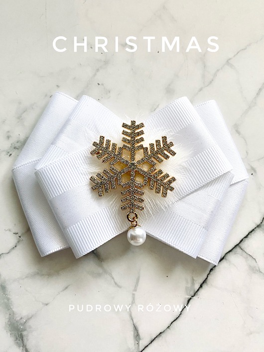 broszki Brosza ze śnieżynką gwiazdką z puszkiem  Mikołajki Święta