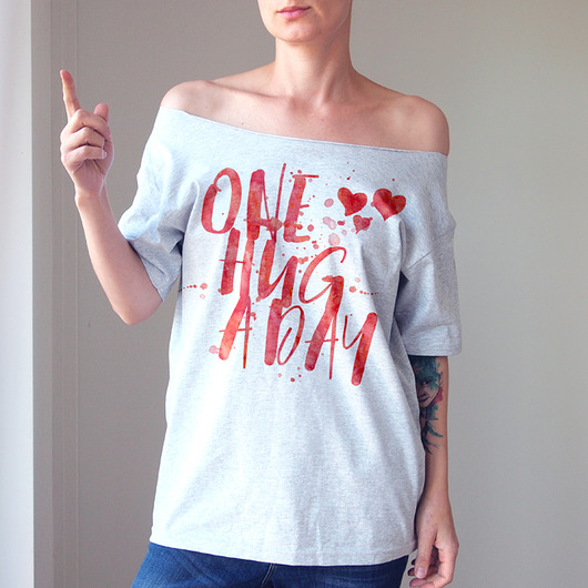 One hug a day Krótki szary Oversize ONE MUG A DAY