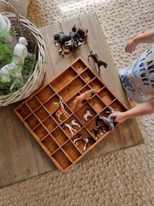 meble do pokoju dziecka Półka na figurki , ekspozytor