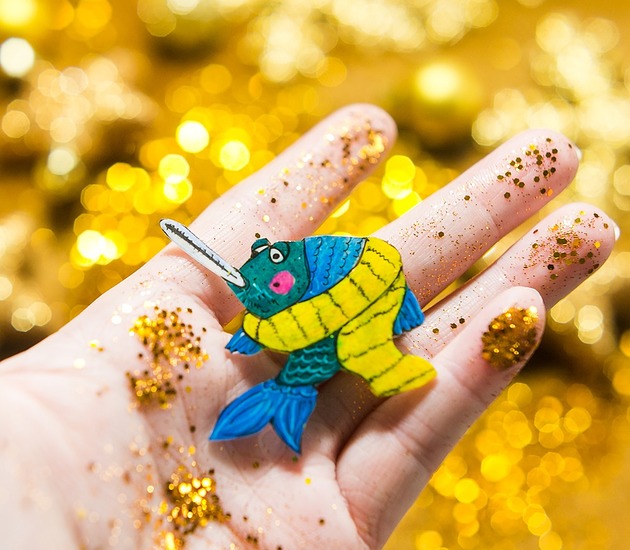 broszki Broszka z chorym karpiem Józkiem