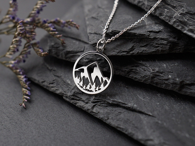 srebrne naszyjniki Srebrny naszyjnik z górami