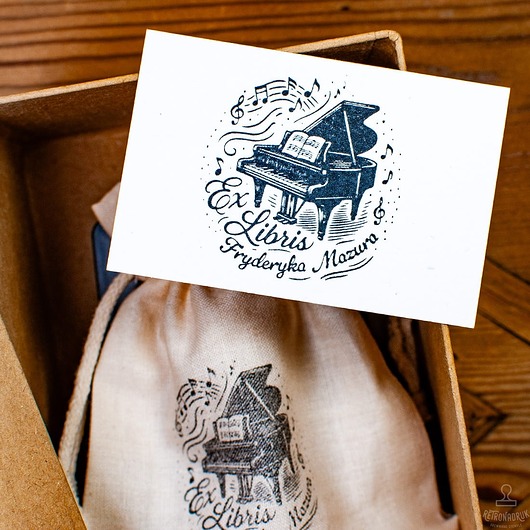 stemple Ekslibris na prezent dla miłośnika książek i muzyka