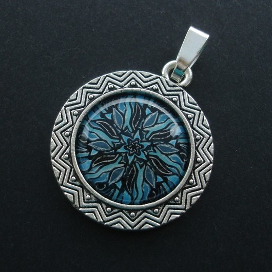 Wisiorek Mandala Dostatku Iris Szarooka