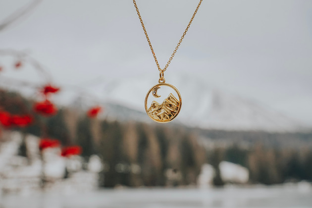 złote naszyjniki Naszyjnik górska noc - biały kryształek