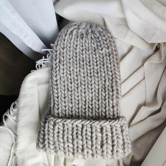 czapki damskie Wełniana czapka na drutach WOOLLY szara