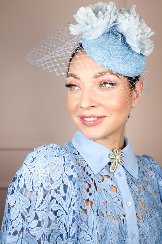 fascynatory MIREA toczek błekit z woalką i kwiatami