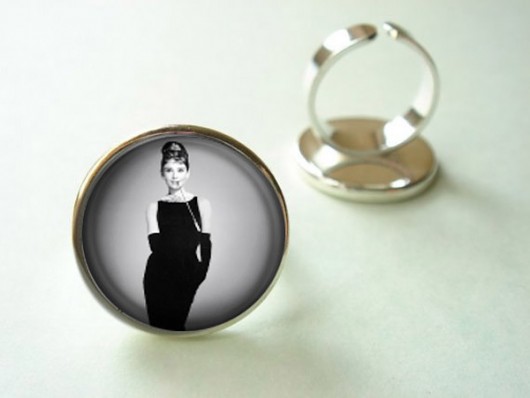 Pierścionek z grafiką-&quot;audrey hepburn&quot; XXXDiamicArt