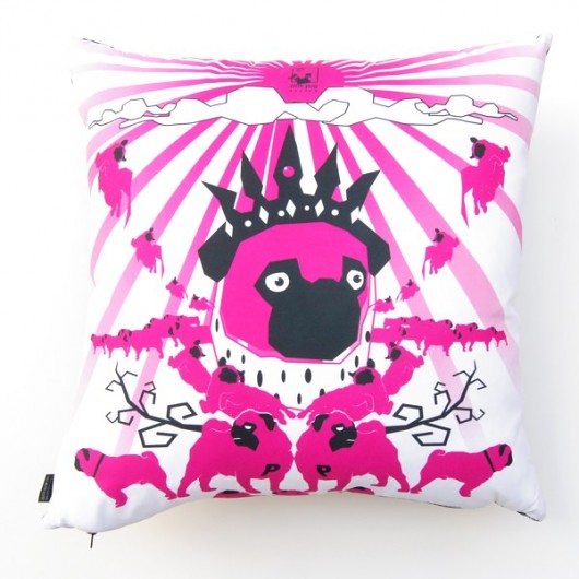 Pink pug kingdom - poduszka dekoracyjna Pink Pug Design