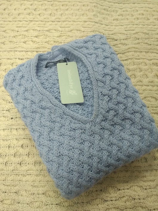 sweter z wełny merino w kolorze błękitnym IrelandsEye