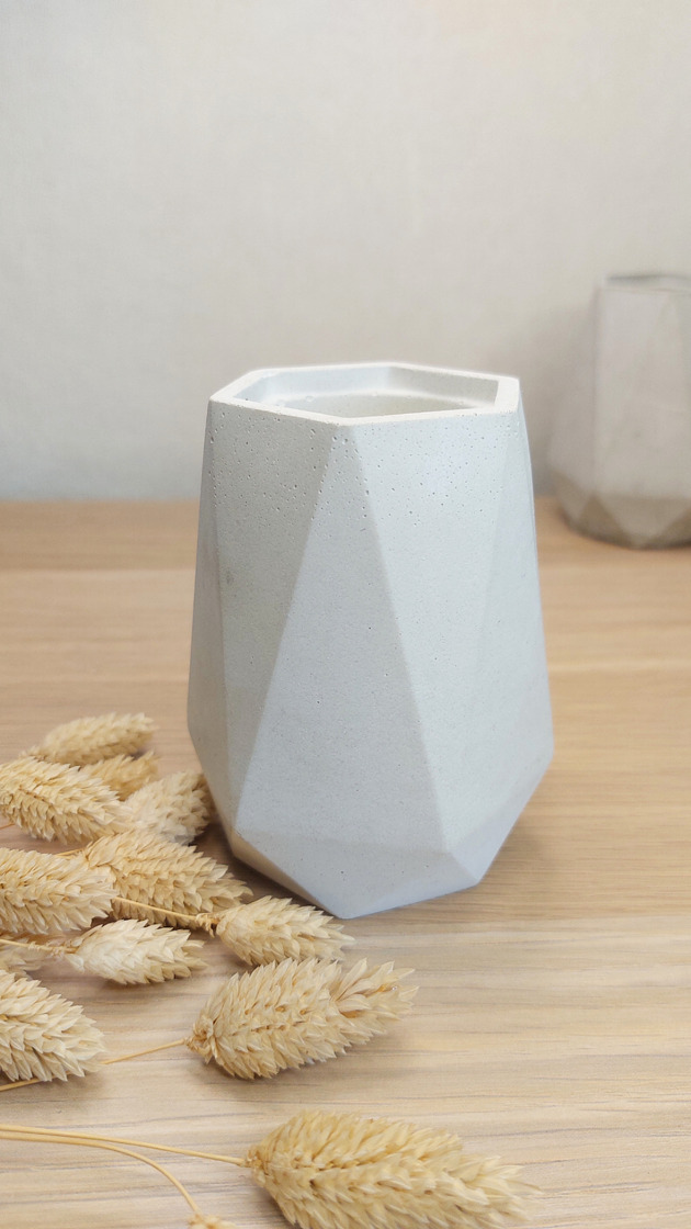 wazony Wazonik z betonu architektonicznego, kolor biały, dekoracje z betonu loft