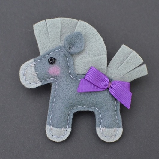 Konik z kokardą Made by Magda