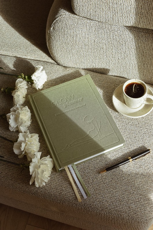 kalendarze i plannery SLOW PLANNER 2025 - kolor: matcha green - układ tygodniowy
