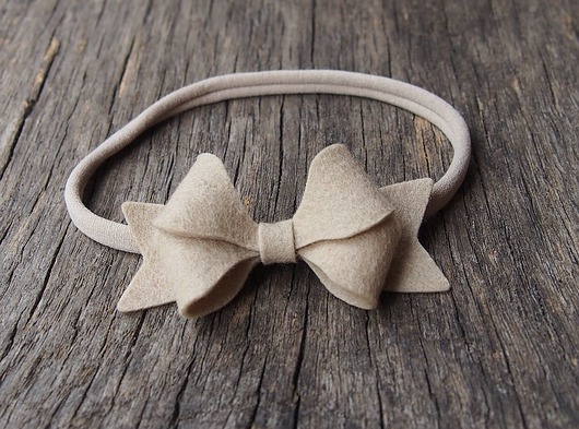BUTTERFLY BOW Opaska do włosów beż Momilio