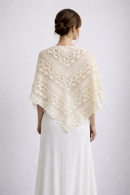 dodatki ślubne Ozdobna chusta ślubna ecru Klaziena ręcznie robiona z merino
