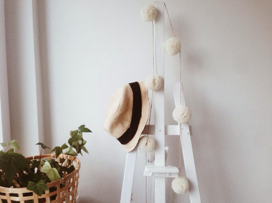 girlanda nature ecru  TULLE POM POM