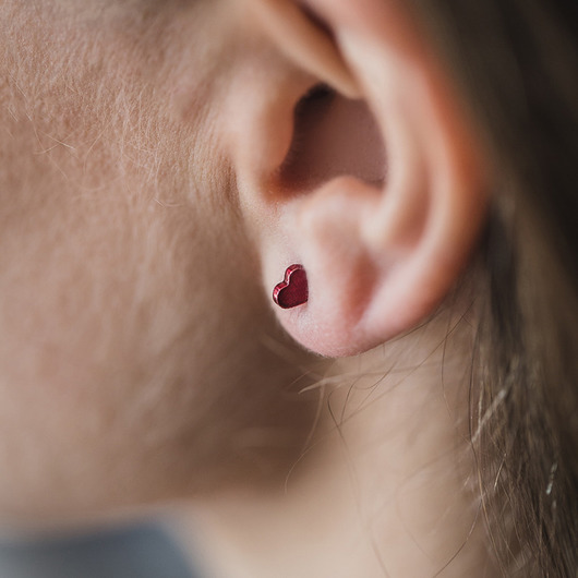 Kolczyki srebrne serca na sztorc czerwony polimer Marta jewelry