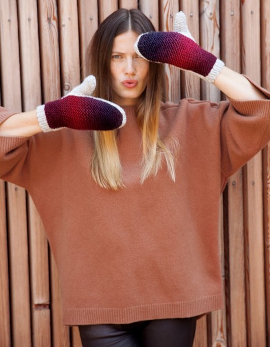 Smoked Cherry Mittens Lawina