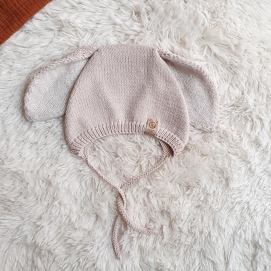 czapki dziecięce Ręcznie dziergana BUNNY BONNET pudrowy