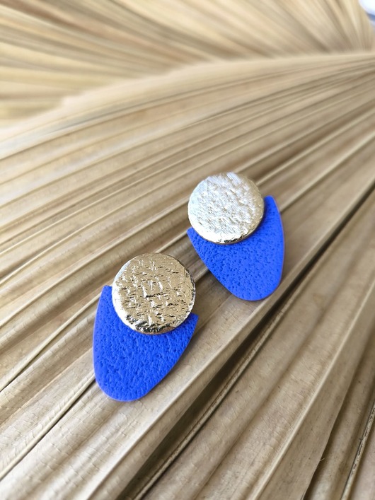 kolczyki z masy plastycznej Geometryczne kolczyki modrak ze złotkiem