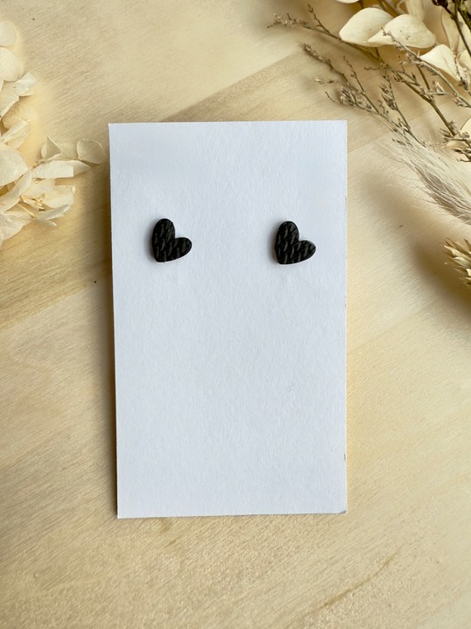 kolczyki z masy plastycznej Kolczyki Serduszka sweterkowe - czarne