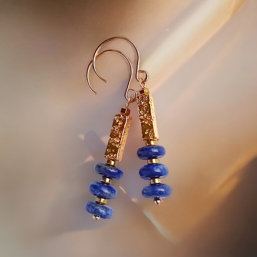 kolczyki z kamieniami EFEKTOWNE kolczyki : lapis lazuli, lawa :granat i złoto