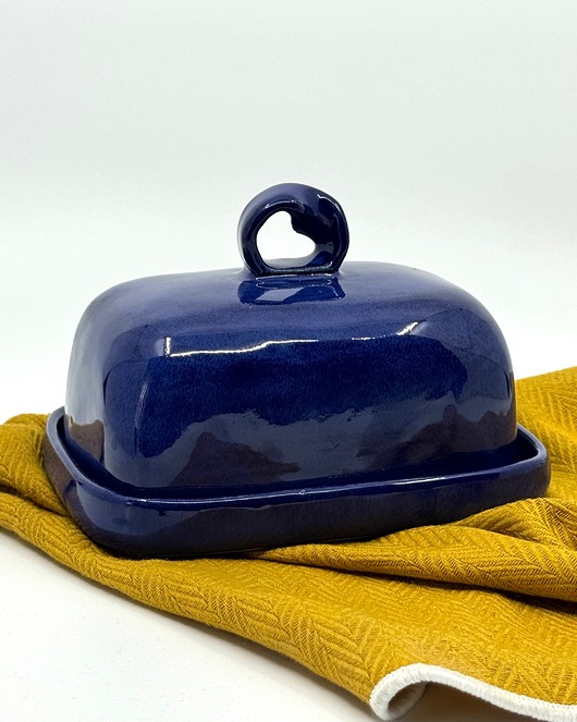 pojemniki kuchenne Ceramiczna maselniczka / Elegancki akcent na Twoim stole