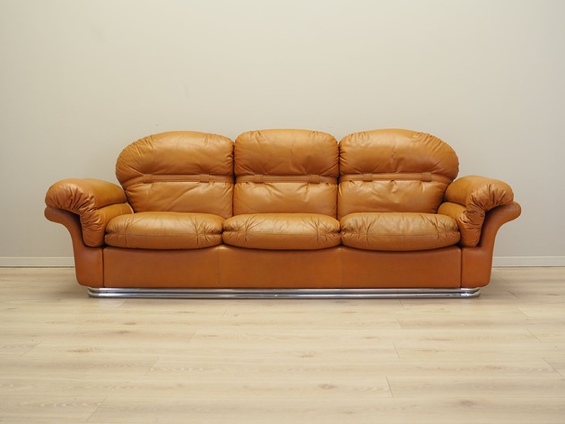 sofy i szezlongi Sofa skórzana pomarańczowa, Space Age design, lata 60, produkcja: Włochy